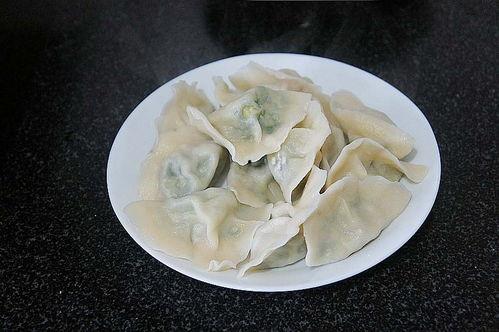 老人吃鸡蛋茭瓜饺子,鸡蛋茭瓜饺子，老人的养生佳肴