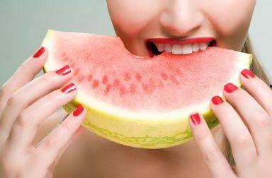 吃小白瓜嘴角疼,嘴角疼提醒饮食需适度