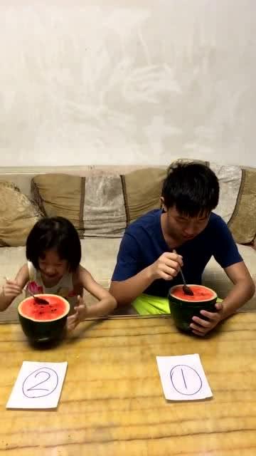 吃瓜朋友和母亲,吃瓜朋友与母亲的温馨故事