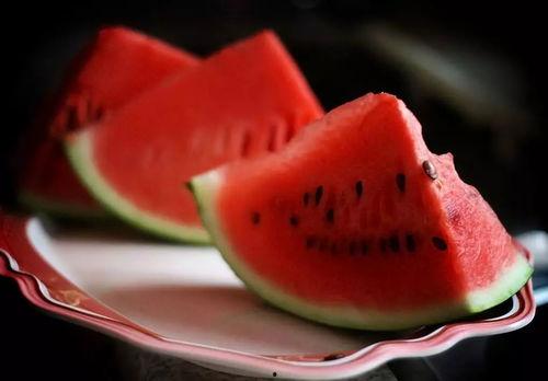 吃瓜被晒死,小心被“晒”成悲剧